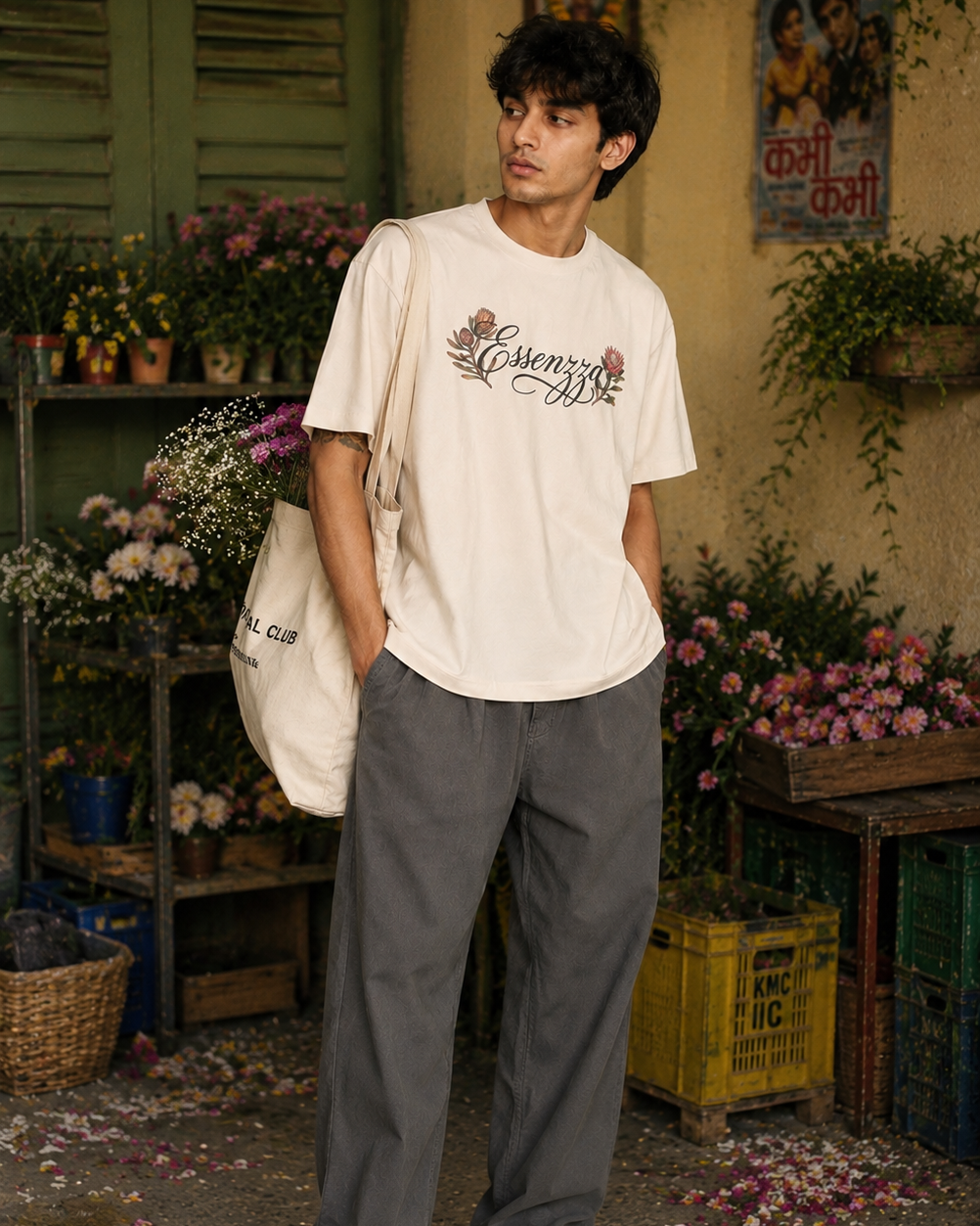 ESSENZZA -  Offwhite Resilient Bloom Oversized T-shirt